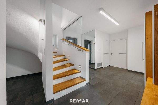 Eingangsbereich_Treppe DG