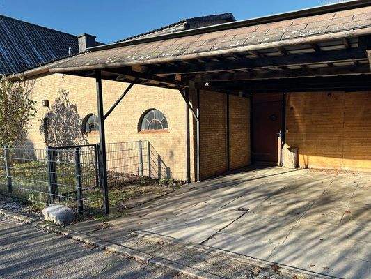 Blick in das Carport