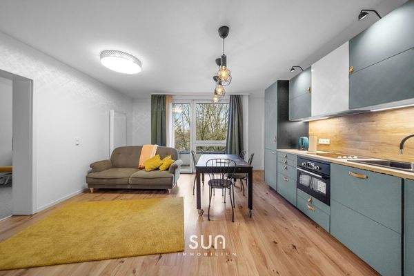 GEMÜTLICHER WOHN- UND ESSBEREICH 