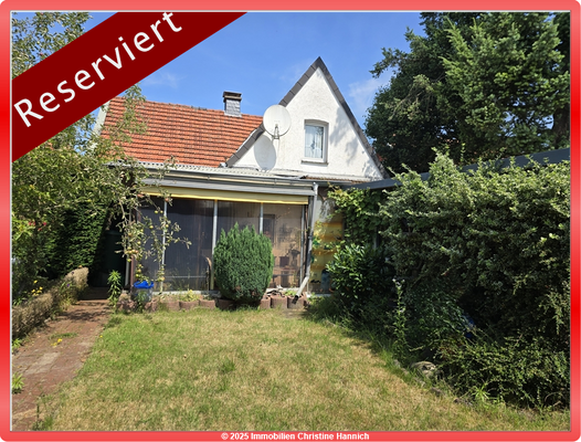 Garten mit Blick zum Haus