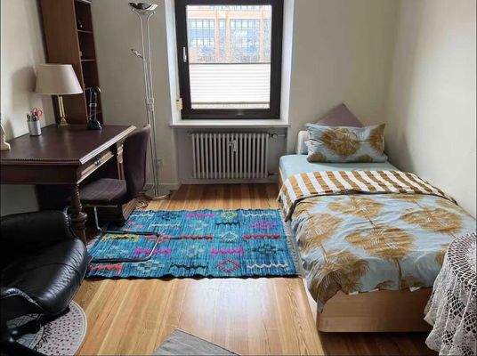 Schlafzimmer 1 mit Balkon