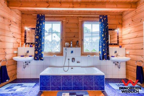 Behagliches Bad im Erdgeschoss