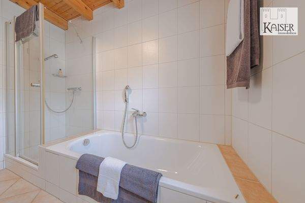 3 - 6-ZimmerWhg. OG+DG, Teil Whg. DG (18)