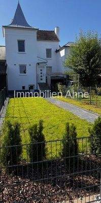 Außenansicht mit Garten