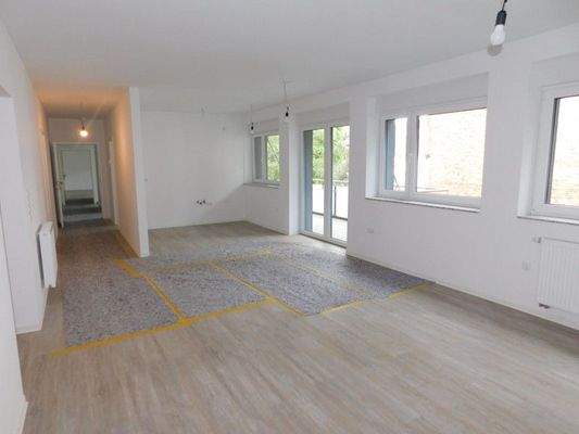 4 Wohnzimmer m. offener Küche