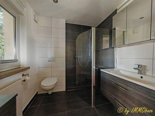 Bad mit ebener Dusche