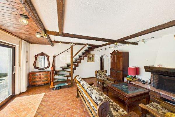 Attraktives Kaminzimmer im Untergeschoss