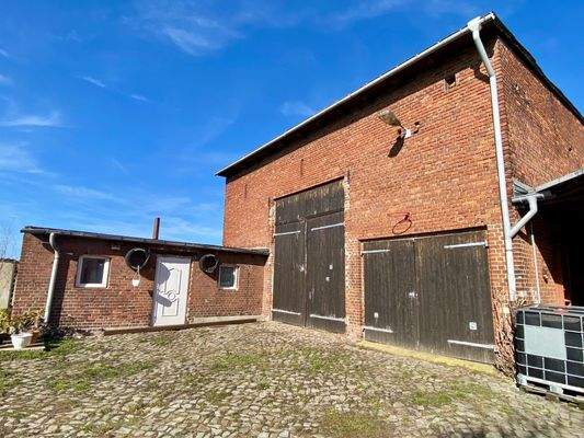 Scheune, Garage und Nebengebäude