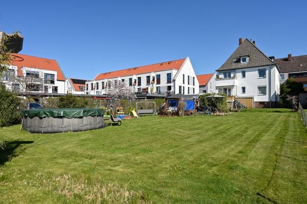 Garten & Rückansicht