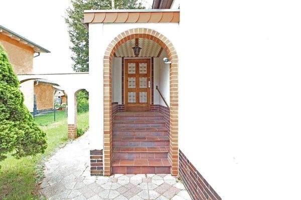 Überdachter Eingang