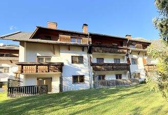 Mehrfamilienhaus außen, Garten & Terrasse