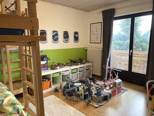 Kinderzimmer 2 mit Balkonzugang