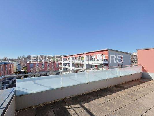 Großer, sonniger Balkon