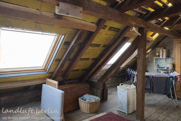 Ausbaubarer Dachboden mit großen Dachflächenfenst