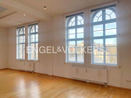 Heller Wohnbereich mit herrlichem Blick im 2. OG