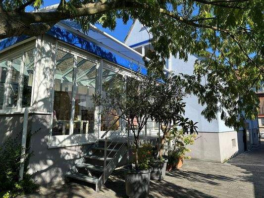 Rückseite mit Wintergarten