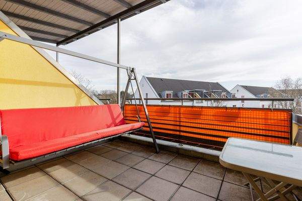 große, überdachte Dachterrasse