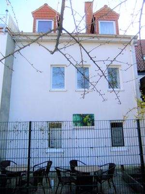 Hinterhof mit Terrasse