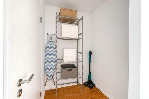 Abstellraum mit Regal