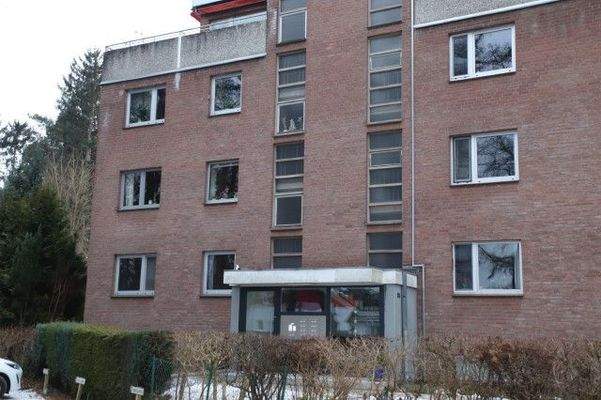 Straßenansicht des Gebäudes