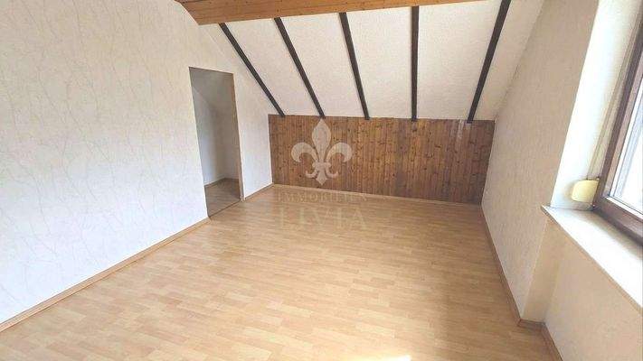 2. Schlafzimmer leer