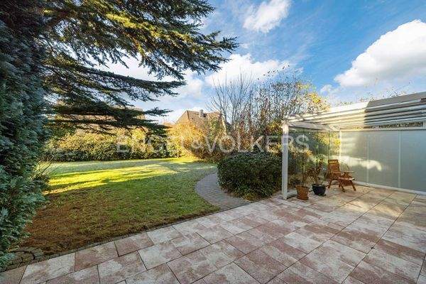 Terrasse und Blick in den Garten