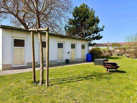 Das Nebengebäude mit den Abstellräumen