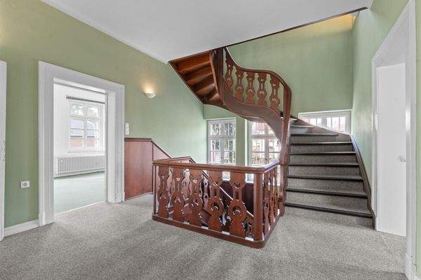 Villa Treppenhaus/Flur 1.OG