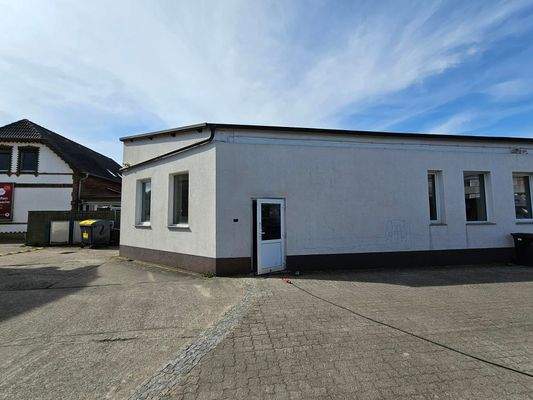 Außenansicht Lagerhalle