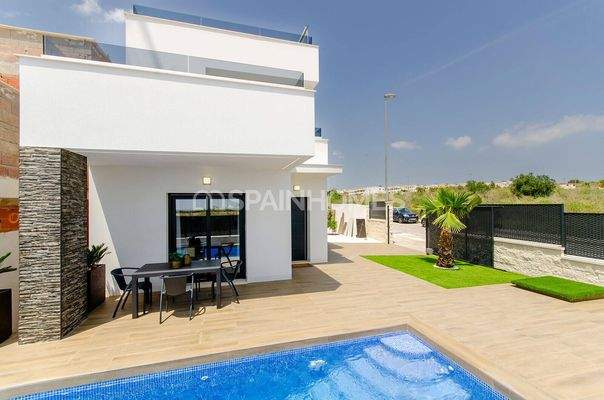 Spacious Detached Villa with Private Pool in Bigastro, Orihuela