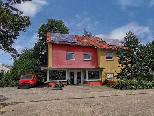 Ansicht mit Zugang zu den Gewerbeeinheiten