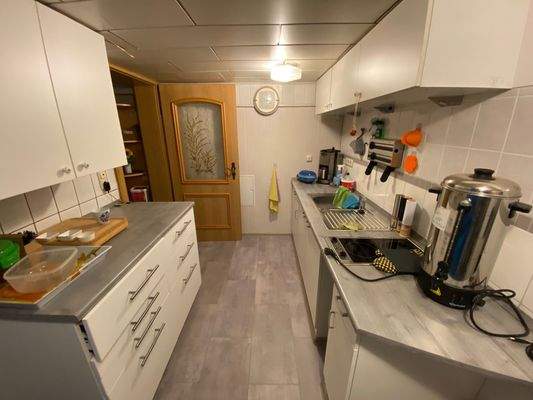 Küche im Untergeschoss.jpeg