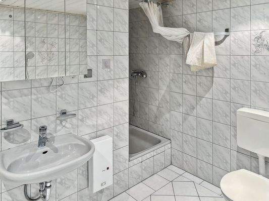 Bad und Hauswirtschaftsraum_1