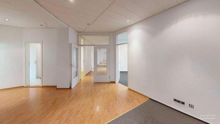 Eingang zum linken Flügel