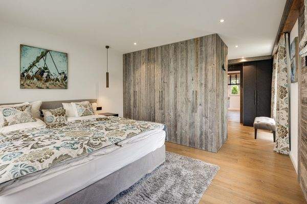 Schlafzimmer und Einbauschrank