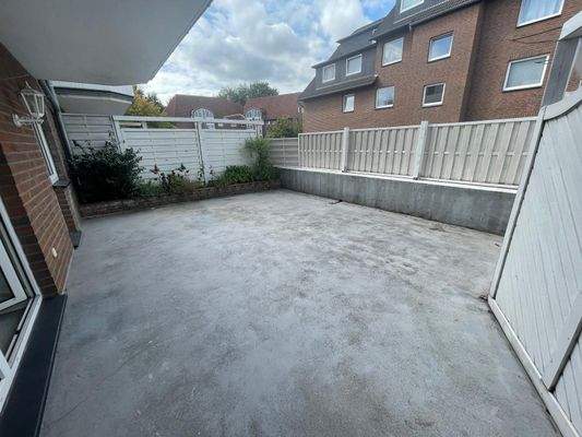 Terrasse mit Gartenzaun