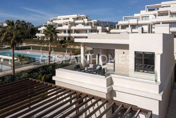 Move-In Ready Beachfront House in a Gated Complex in Marbella