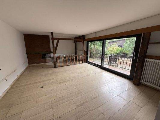 Wohnzimmer mit Balkon