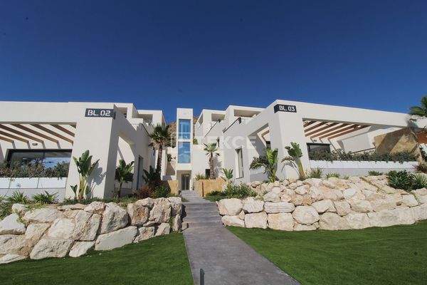 Golf View Apartments Near the Sea and City in Alicante