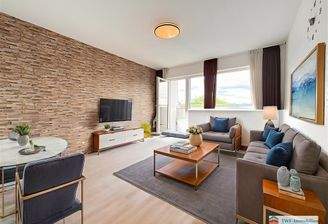 Wohnzimmer / Balkonzugang