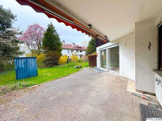 Terrasse mit Vorgarten