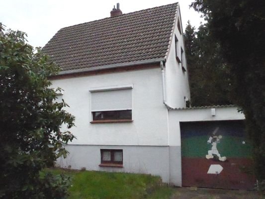 Objektansicht mit Garage