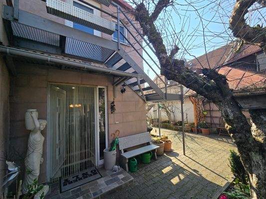 lauschiger Eingang des Hinterhauses