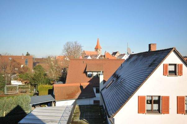 Blick aus dem DG auf die Kraftshofer Kirche