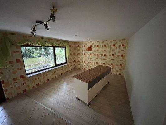 Wohküche mit fahrbarem Sideboa