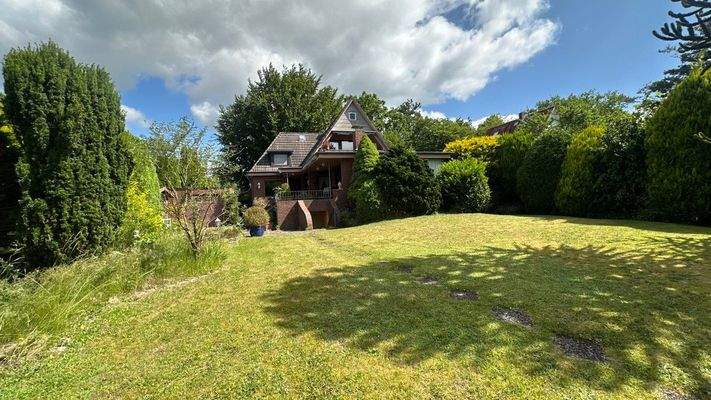 Garten und Hausansicht