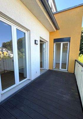 Moderner Balkon mit Türen