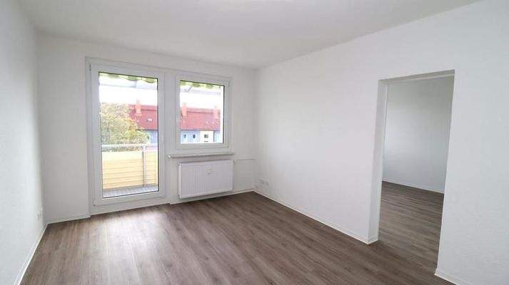 Wohnzimmer mit Balkon