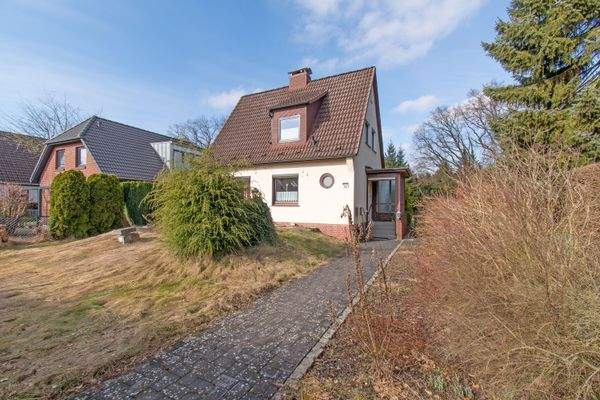 Großzügigr Vorgarten.jpg