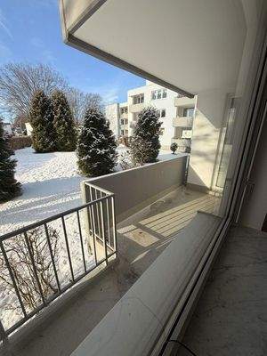 Blick von Zi. 2 auf Balkon